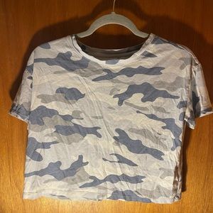 blue camo crop tee